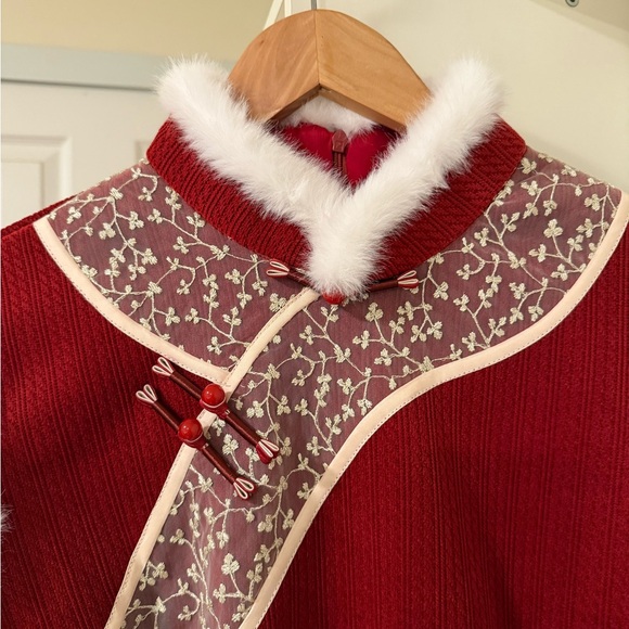 Elegant Red Velvet Dress with White Trim - Picture 7 of 8